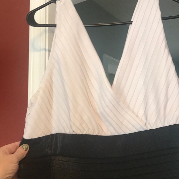 Black and white formal dress size 18 - Picture 2 of 5